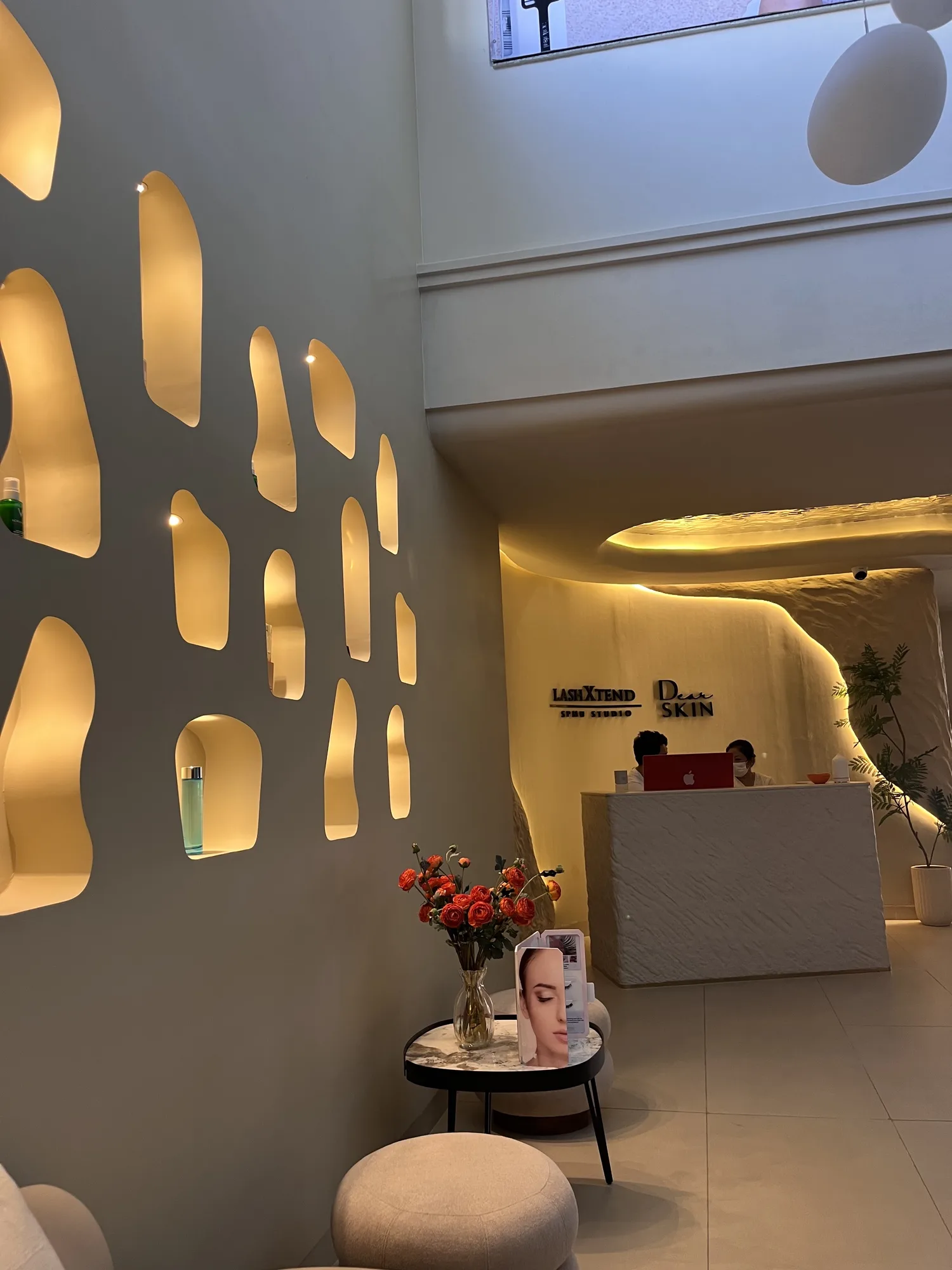 Reception of LashXtend Pokhara with the sculpted gold lamp wall
